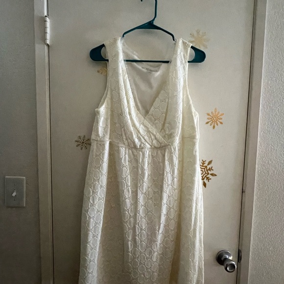 White dress - Picture 1 of 3